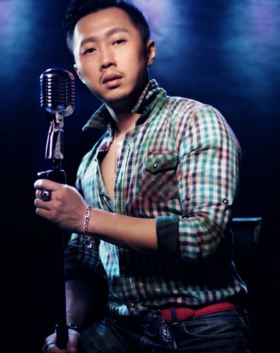 依拉贝勒夫妻档在沪开唱 献唱华语经典老歌