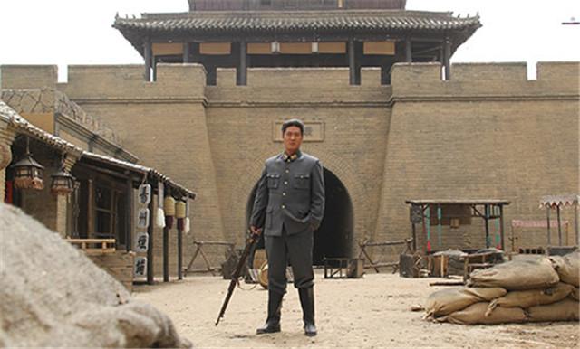 明星 正文 [ 摘要]在电视剧《决战1936》中,常荻饰演的孙玉堂与赵波