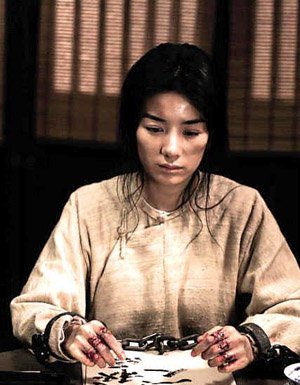 新快报8月24日报道黄奕今年有五部电影上映,《财神客栈》《窃听风 22