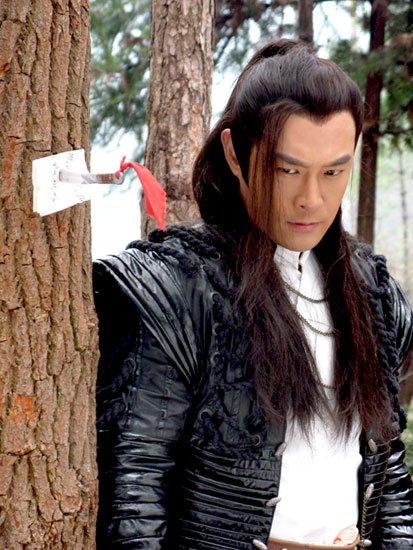 黄维德不顾腰伤"开打" 新版"林冲"眼神凶狠