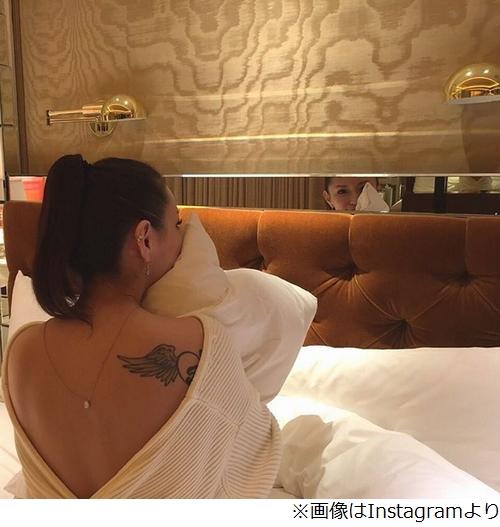 滨崎步发裸背照晒纹身 前男友长濑智也作何感想