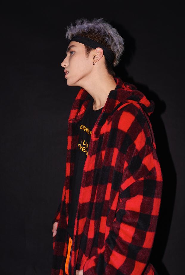 歌手吴亦凡荣耀回归 《july》登顶诠释不凡态度