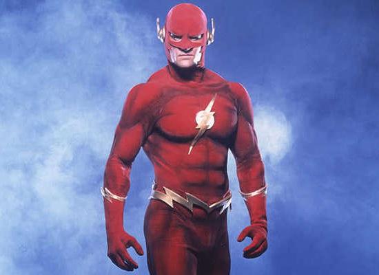 老版闪电侠主角加盟新版不会抢戏