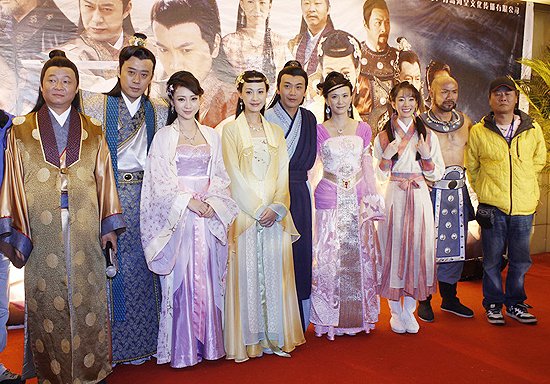 [明星新闻]《新圆月弯刀》张智尧担纲 柳岩称比温碧霞纯情