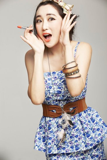 [置顶]杜晓婷褪去匪气巧笑嫣然 娇俏可人玩转森女系