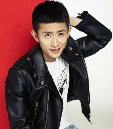 长大后的张一山可能是因为太瘦了,没有小时候长得好看了.