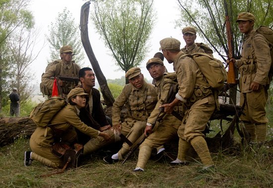 [电视新闻]《战火西北狼》今晚大结局 刘恺威生死未卜