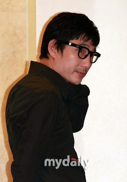 韩国男演员郑云泽殴打代驾司机被立案