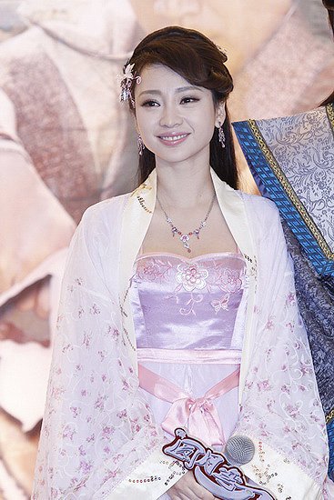 《新圆月弯刀》柳岩称比温碧霞纯情