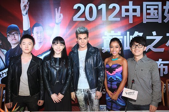 19:30直播《好声音》总决赛 原唱明星帮唱学员