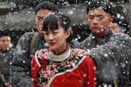 [电视新闻]《借问英雄何处》情感戏出彩 三角恋成催泪弹_星空娱乐网