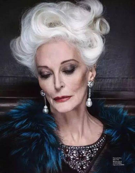 87岁依旧穿着高跟鞋走t台,传说中最酷的老太太到底是什么样子?