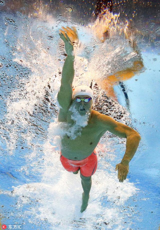 运动员最大J泳装图片