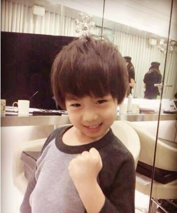 kimi新发型照片曝光 自称小李敏镐(图)