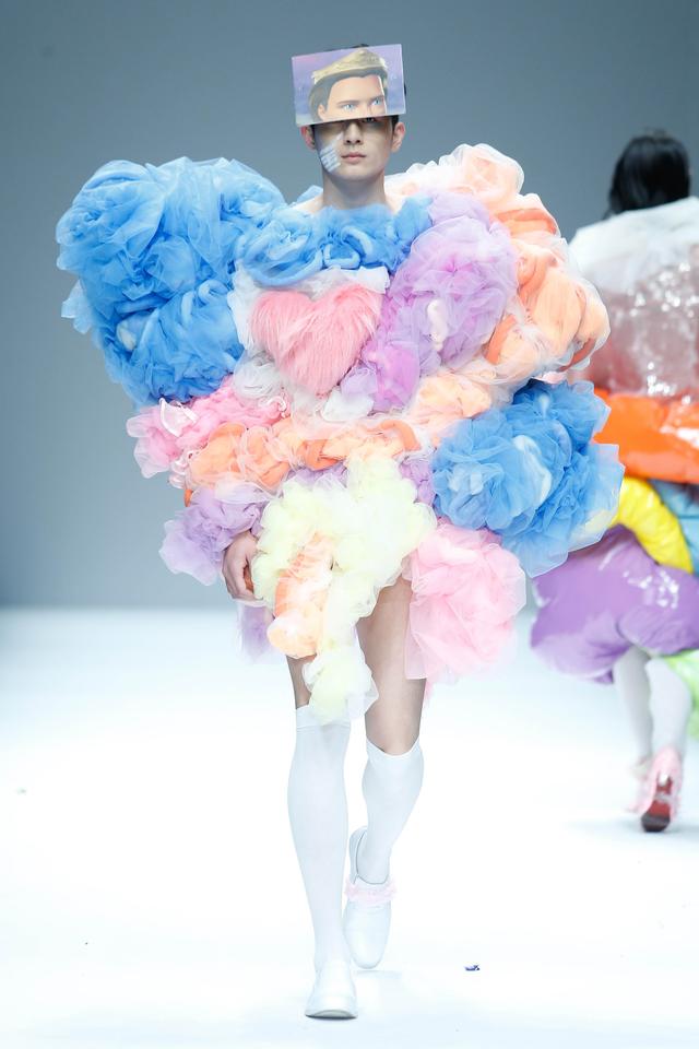 创意满载 火力全开 ——尚坤塬 2019中国国际大学生时装周在京启幕