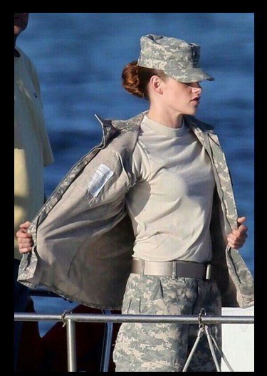 带你们翻出女军官打造帅气look的衣橱