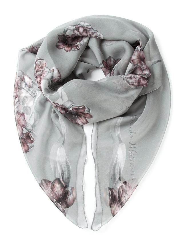 用围巾感受别样浪漫 8款围巾装扮你的造型