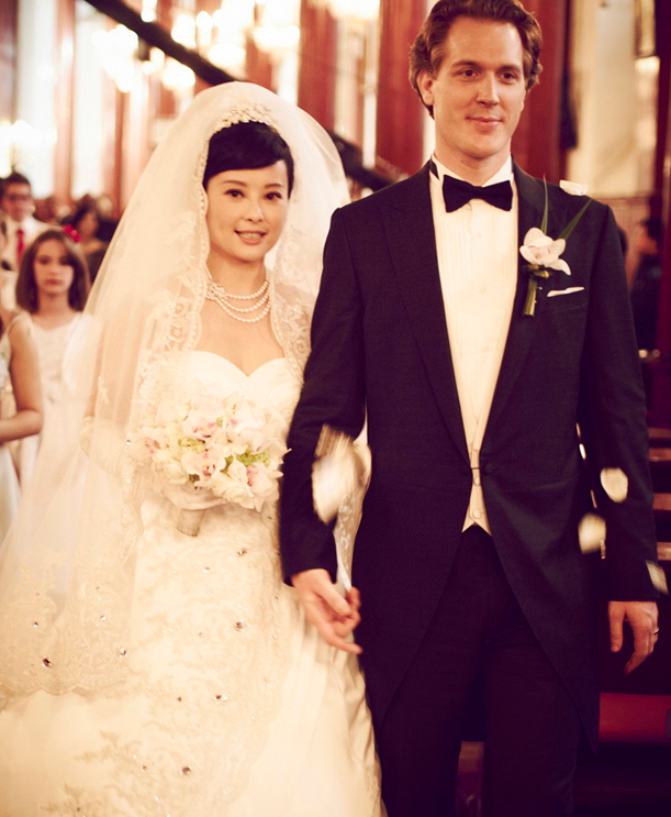 盘点大龄女明星装嫩老来俏_刘晓庆婚纱照曝光(图文)