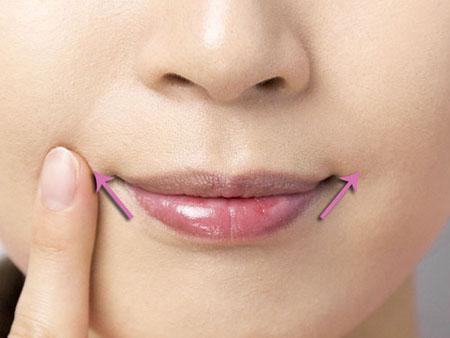 我不是微笑 我是做了嘴角上扬