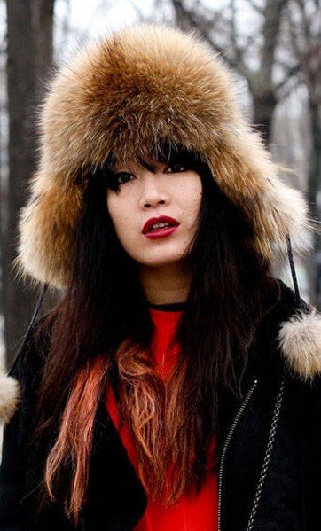 像是不管几岁戴都很有型的球球毛帽,冬日白毛帽,俄罗斯毛帽…都是不错