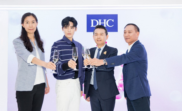 DHC胶原蛋白系列元气登陆 侯明昊空降发布会现场