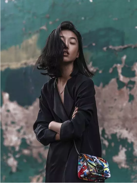 最近时尚圈儿很红的黑妞margaret zhang,中文名字章凝