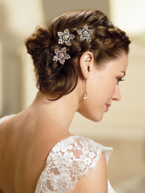 做婚礼季最美的新娘 快来挑最适合你的发型