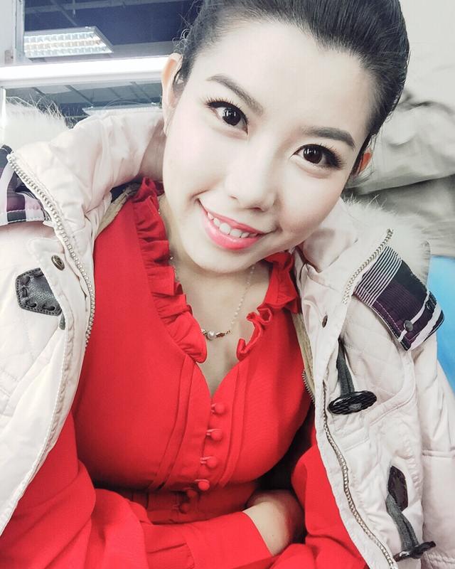 图为何灏浩的清纯自拍照.