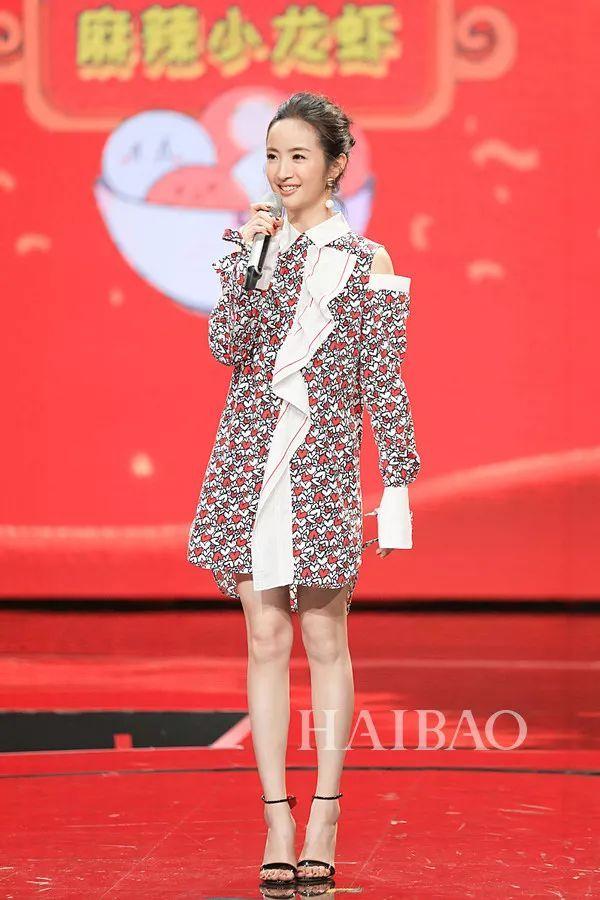 林依晨2018年3月2日现身2018湖南卫视元宵喜乐会林依晨的笑容真心美