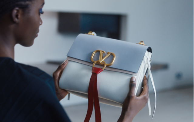 欧洲奢侈品在线零售商Mytheresa与Valentino合作推出VRING包袋