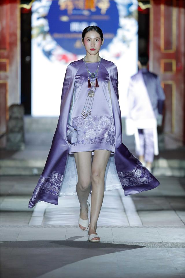 曾凤飞2017春夏作品发布会在北京恭王府举办_时装周资讯_中国服装网