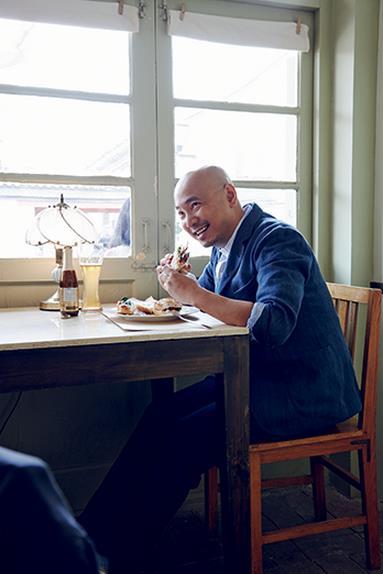 一碗人间烟火,徐峥的食在囧途.味觉总要回家.有一种超现实感.