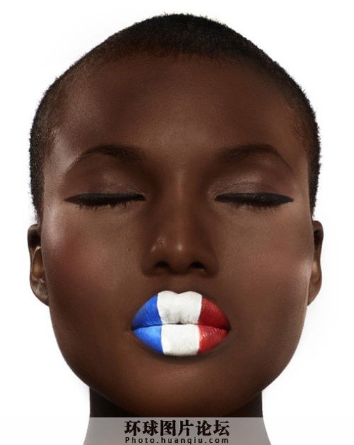 令人惊叹的人体国旗式彩绘(组图)