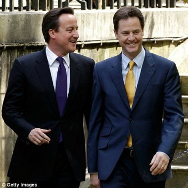 英国诞生最顾家首相 推迟内阁会议送孩子上学