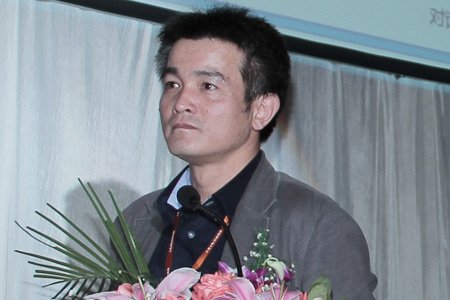 图文:服务类铜奖颁奖嘉宾新意互动cco吴孝明