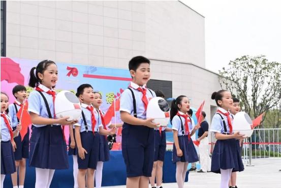 迎国庆！阿尔法蛋出镜央视 #我和国旗同框#活动