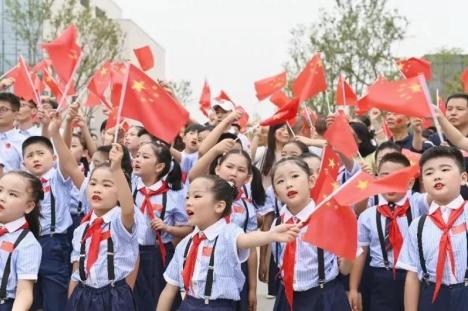 迎国庆！阿尔法蛋出镜央视 #我和国旗同框#活动