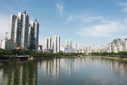 分析称厦门楼市将坚挺十年 任志强：胸罩比房贵