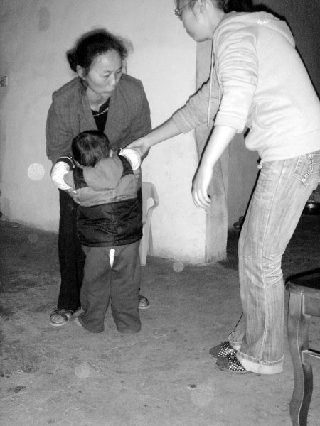 医护人员无证上岗 产检正常却生出低能儿