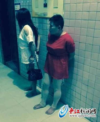 男扮女装上街图片