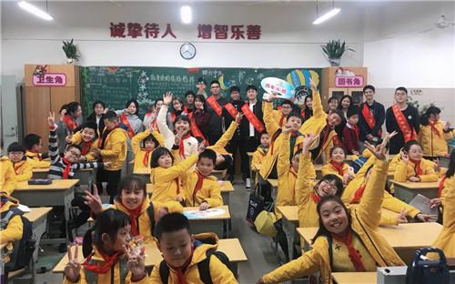 福师大学子前往钱塘小学开展垃圾分类普及活动