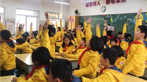 福师大学子前往钱塘小学开展垃圾分类普及活动