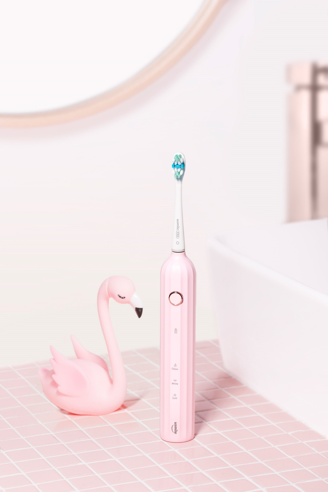 电动牙刷怎么用？这份新手指南告诉你如何科学使用电动牙刷