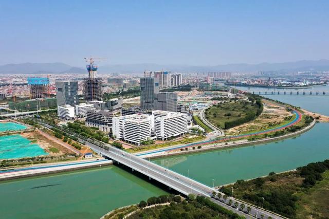 作为厦门市域几何中心——环东海域新城核心区,银城智谷区位优势突出