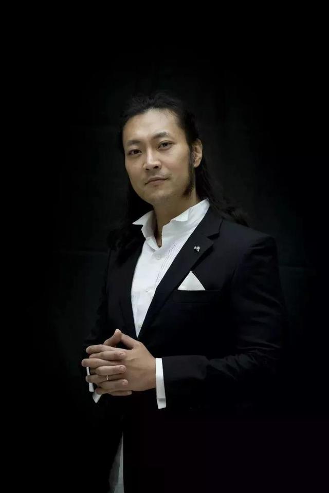 许乐男声重唱组合八只眼演唱组男高音歌唱家兼钢琴伴奏.