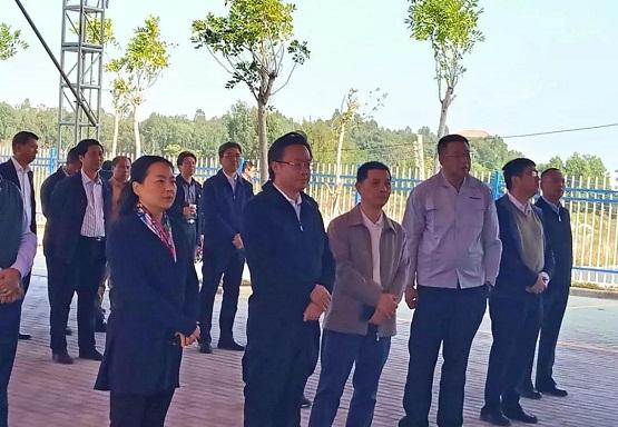 图为茂名市委书记许志晖,袁古洁市长等领导在水东湾新城水质净化厂