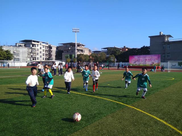 小足球大梦想 闽侯红峰小学举办足球班级联赛