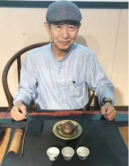 周渝先生自己用的茶具非常简单正文已结束,您可以按alt 4进行评论