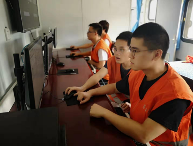 厦门铁路供电部门的工作人员表示,有了1c,2c,3c,4c这些"b超医生"对