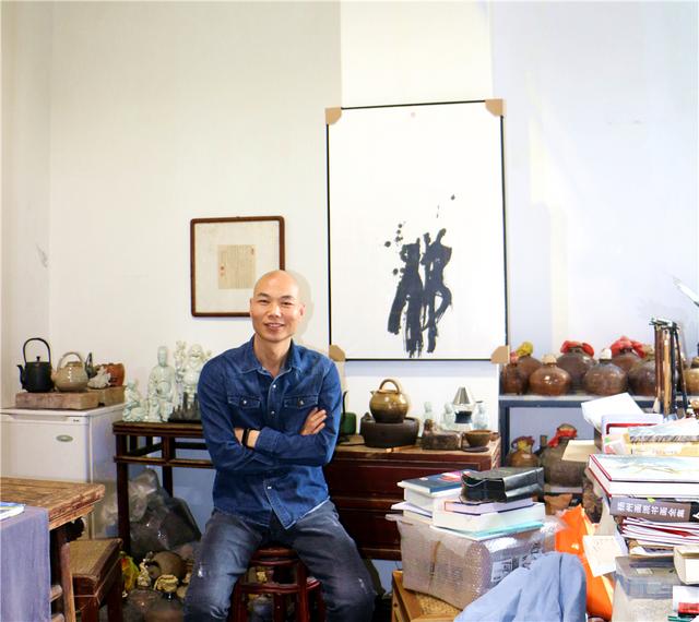 周雄波用艺术语言奉献慈善爱心